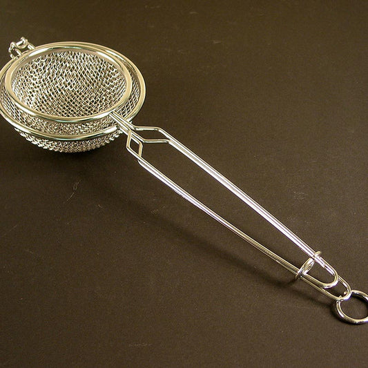 Cucchiaio in acciaio inox per la preparazione di nidi di patate con ripieni deliziosi