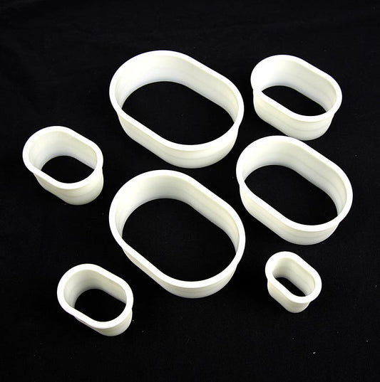 Set di tagliabiscotti ovali in plastica resistente in 7 misure